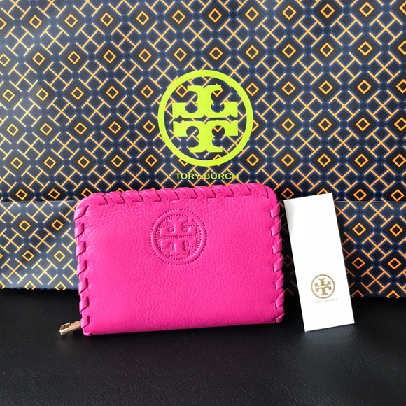 Tory Burch Handbags - NWT Tory Burch Marion Zip-Coin case